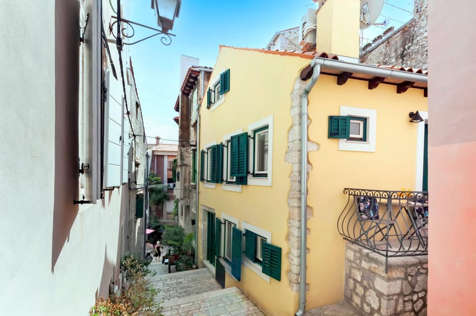 Property building, Day, Street view