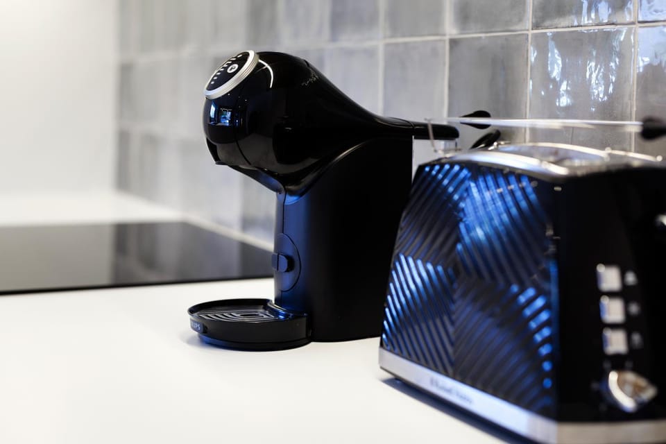 Coffee/tea facilities, toaster, kitchen