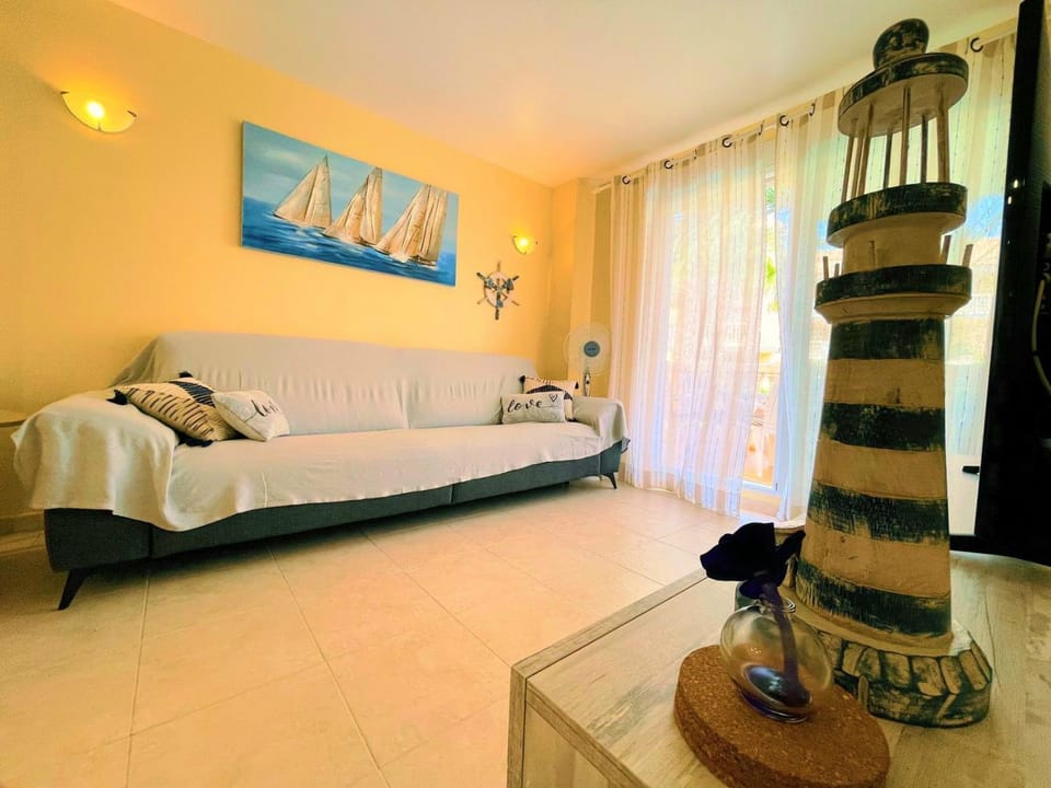 Living room, Photo of the whole room, Decorative detail, Seating area