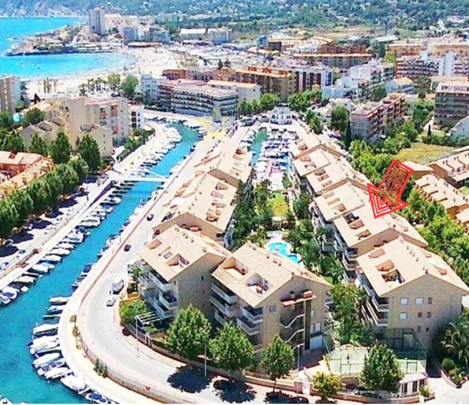 Property building, Neighbourhood, Bird's eye view, City view, Location