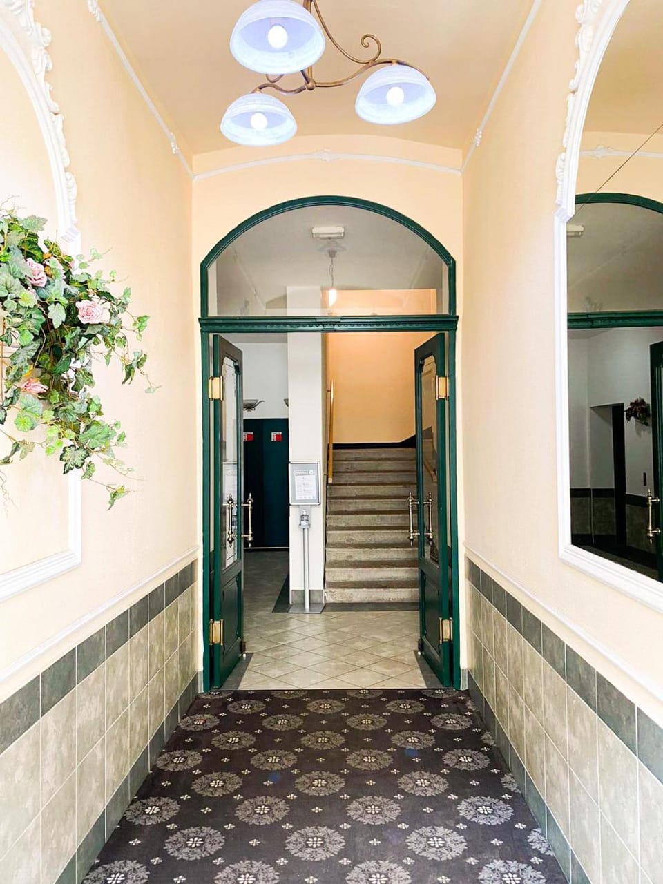 Facade/entrance
