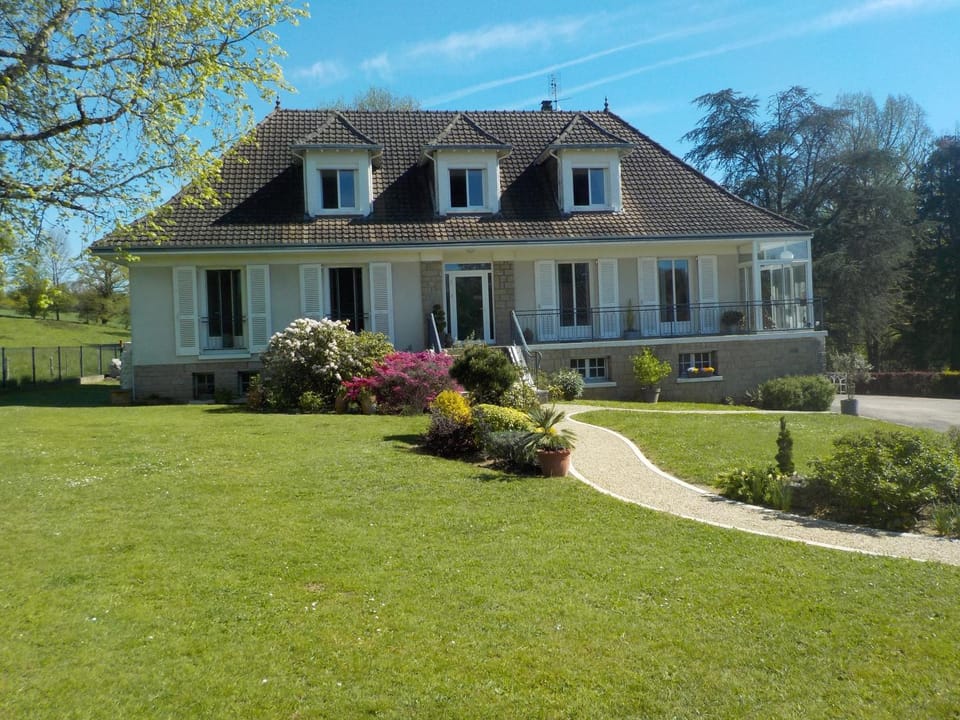 Property building, Natural landscape, Garden view