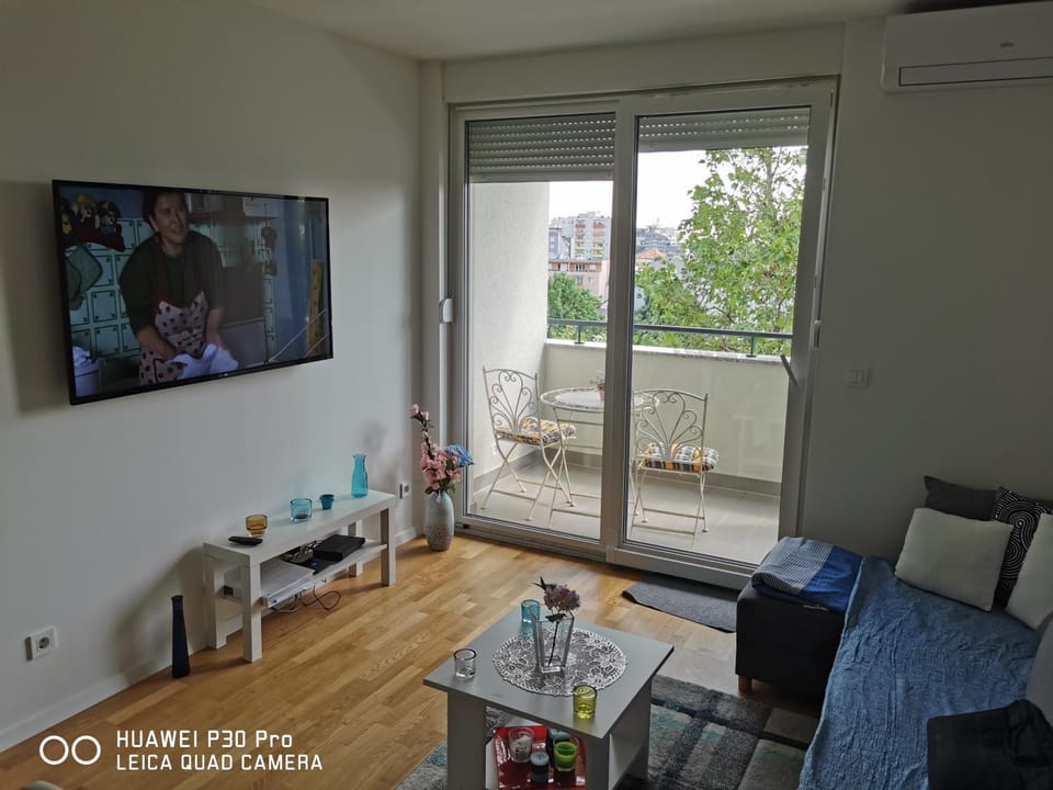 CITY CENTER PEARL #new#free reserved parking in garage elevator direct access#business and pleasure#city view&balcony&sunny&cafes&markets&tram#city center#working room#2 toliets#2 bedrooms Apartment in City of Zagreb