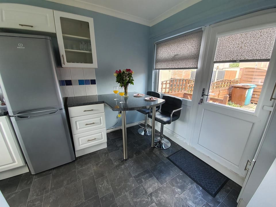 Kitchen or kitchenette, Breakfast