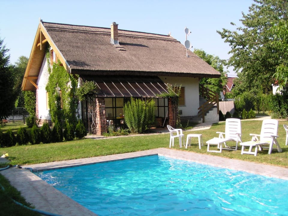 Garden, Swimming pool