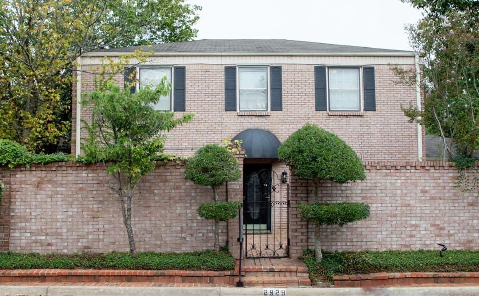 The Regal Courtyard Retreat 5 Min to ASU House in Montgomery