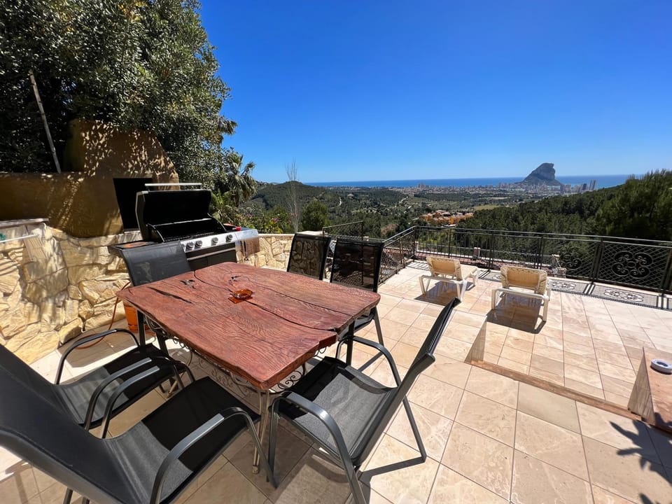 Patio, BBQ facilities