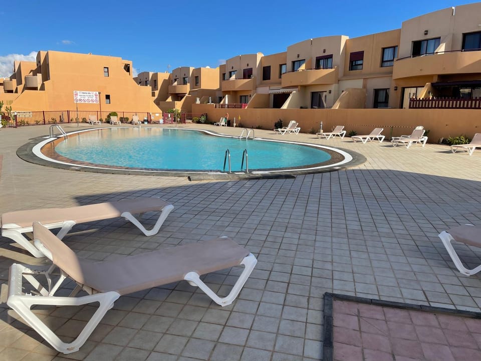 Swimming pool, sunbed