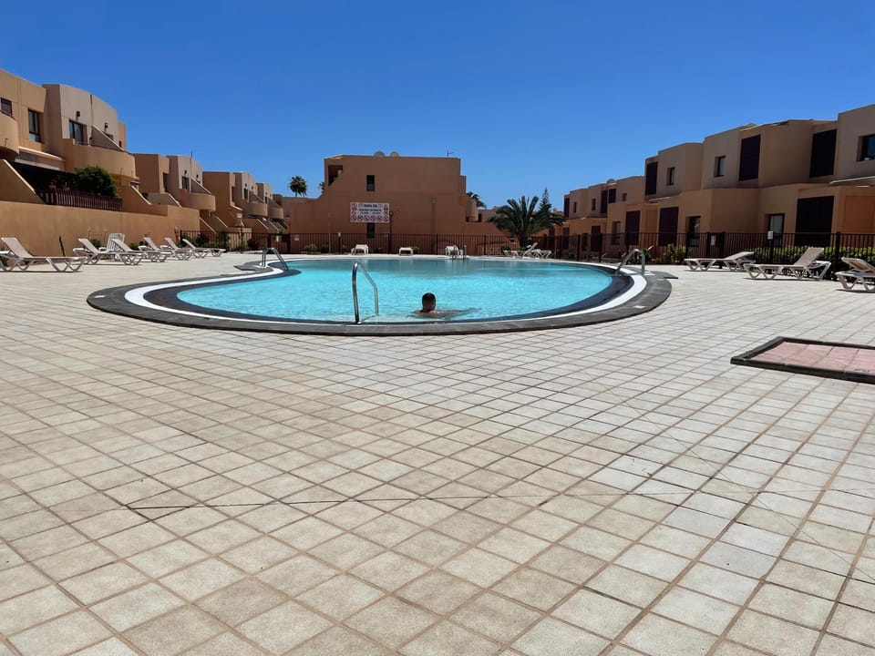 Swimming pool, sunbed