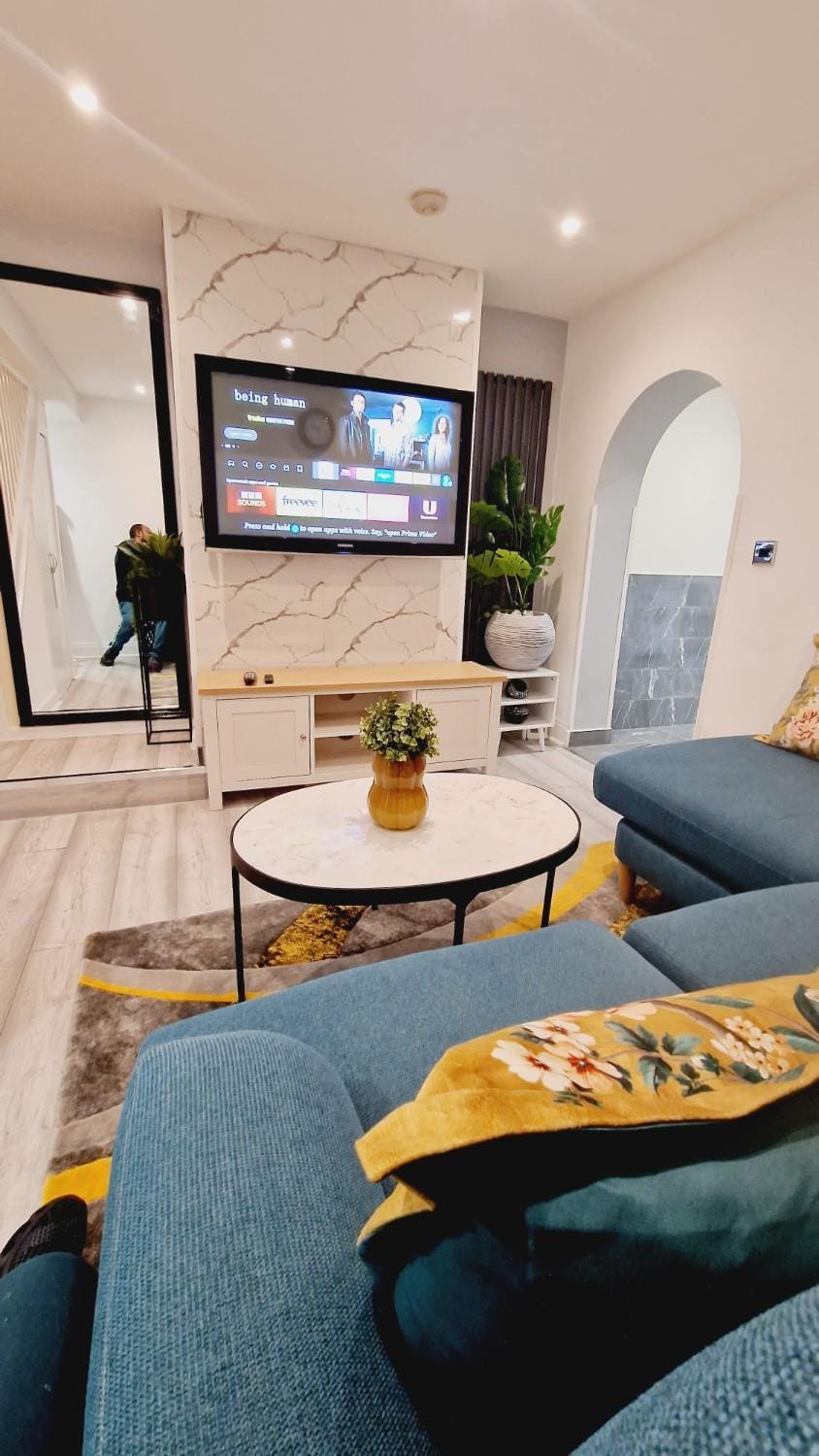 Communal lounge/ TV room