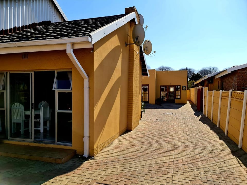 Katlego guest house Bed and Breakfast in North West, South Africa