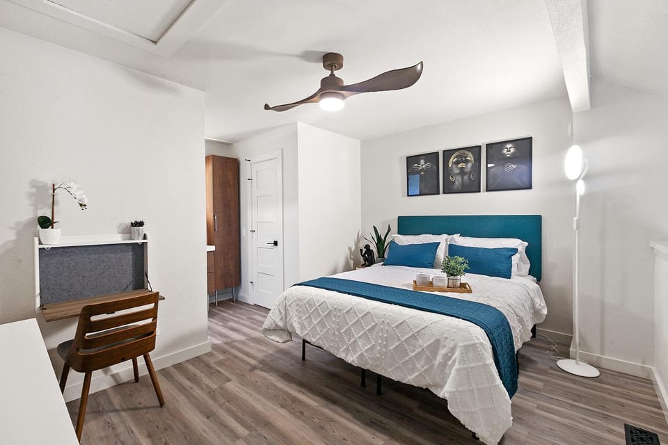 Bed, Photo of the whole room, Bedroom