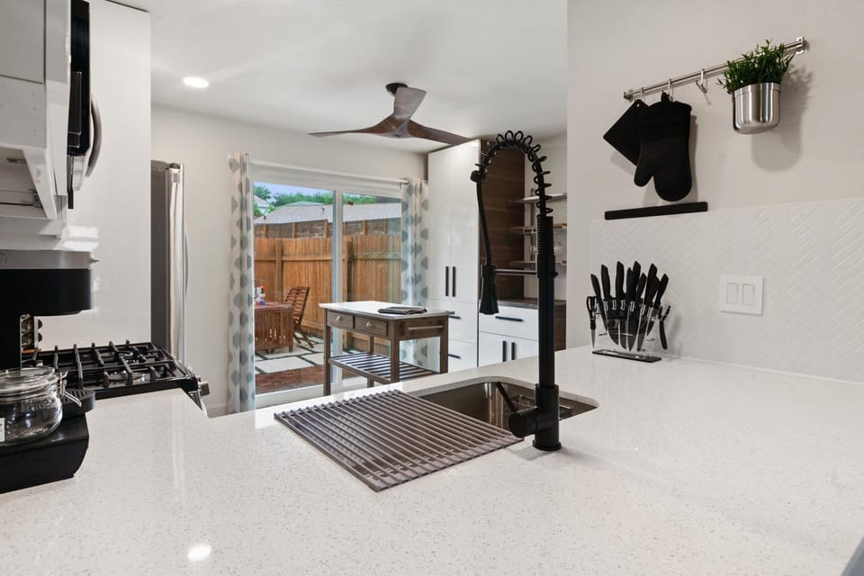 Kitchen or kitchenette, kitchen