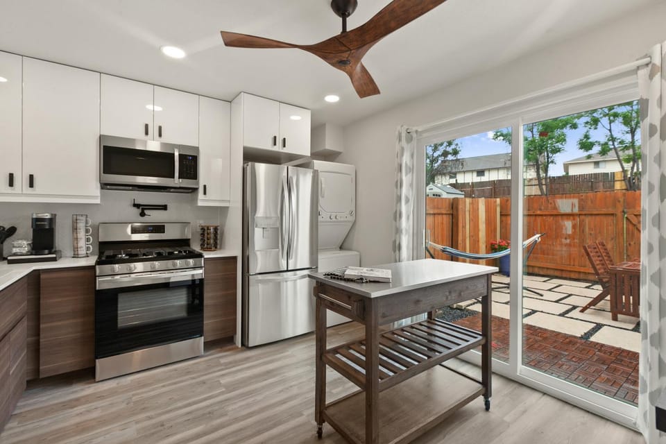 Patio, Kitchen or kitchenette, dishwasher, oven, stove, kitchen