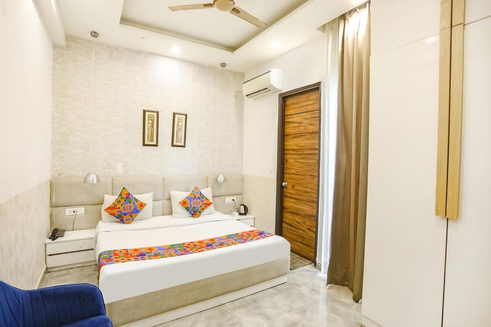 Property building, Photo of the whole room, Bedroom, air conditioner