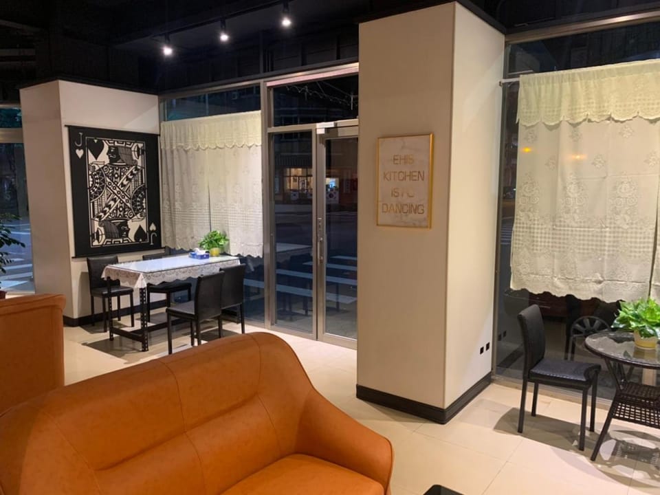 Living room, Lobby or reception, Lounge or bar, Seating area, Dining area