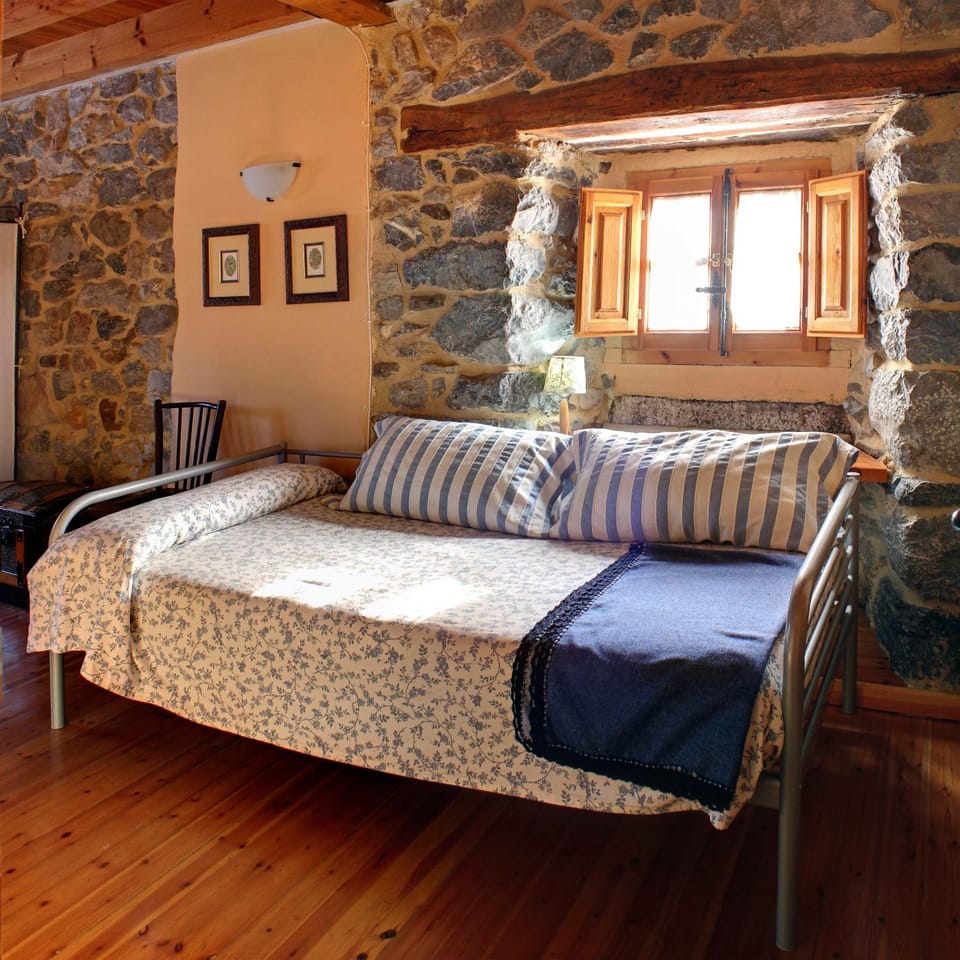 Bed, Photo of the whole room