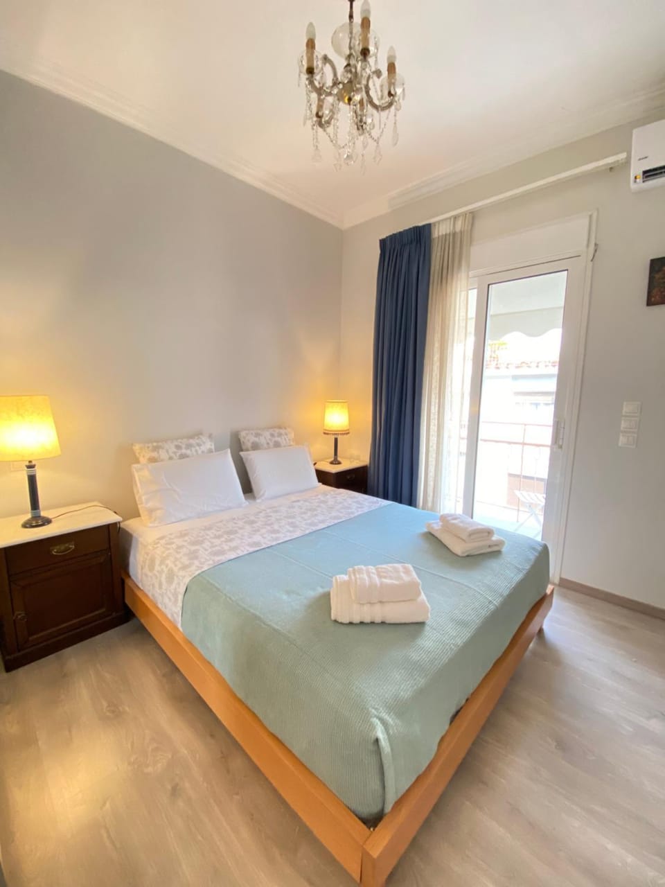 Bed, Photo of the whole room