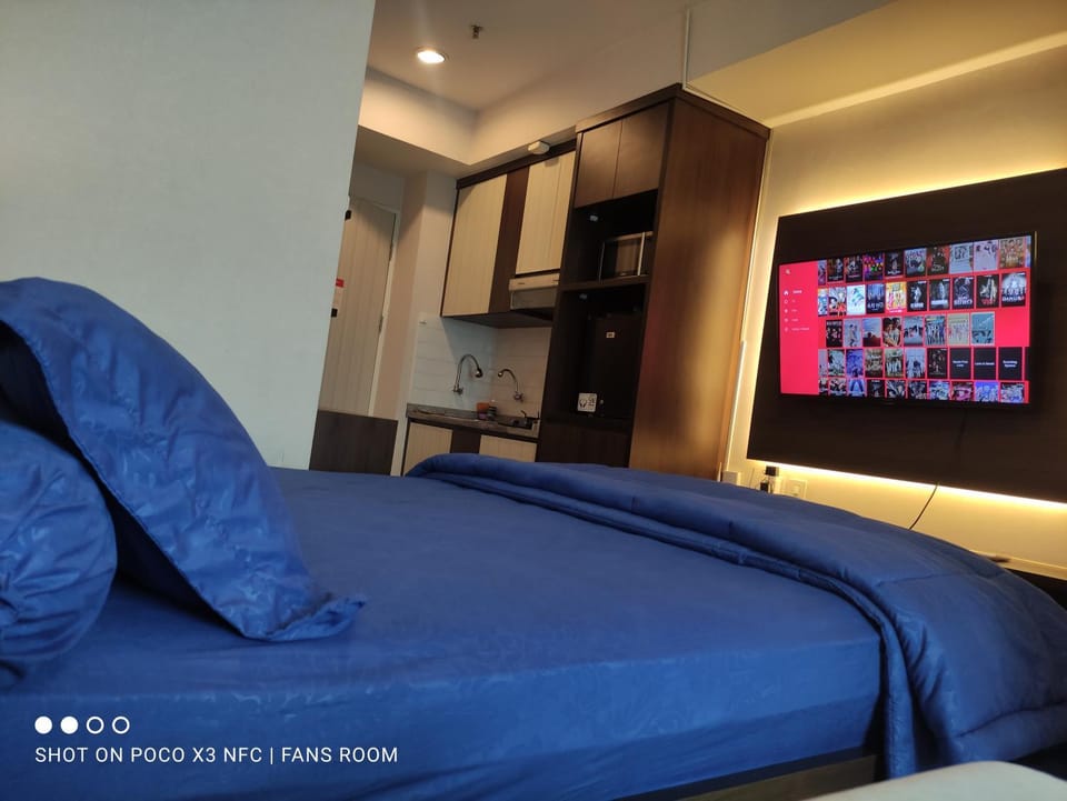 Communal lounge/ TV room, Bed, TV and multimedia