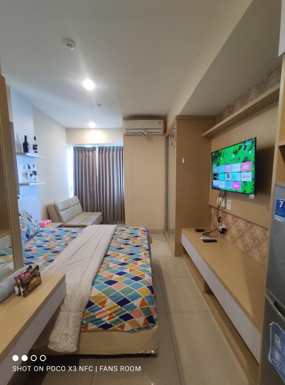 Bed, air conditioner