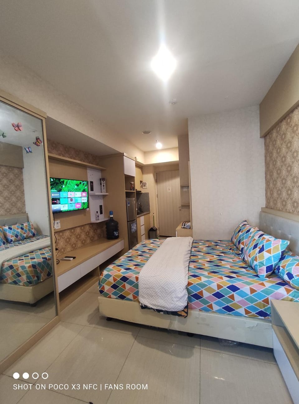 Bed, TV and multimedia, Bedroom