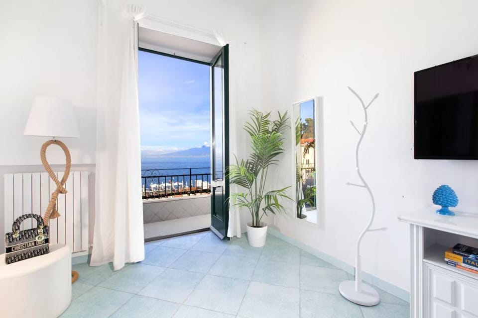 SorrentoVibes - Seaview Home on the beach & amazing views terrace Apartment in Sorrento