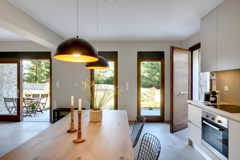 Dining area, kitchen
