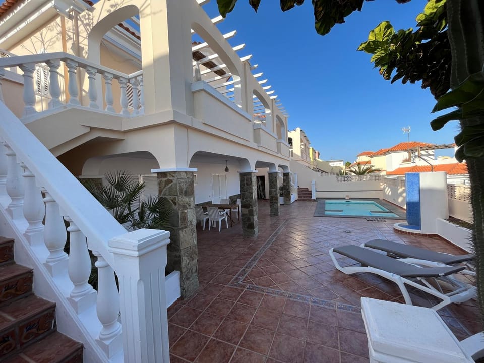 Balcony/Terrace, Swimming pool, sunbed