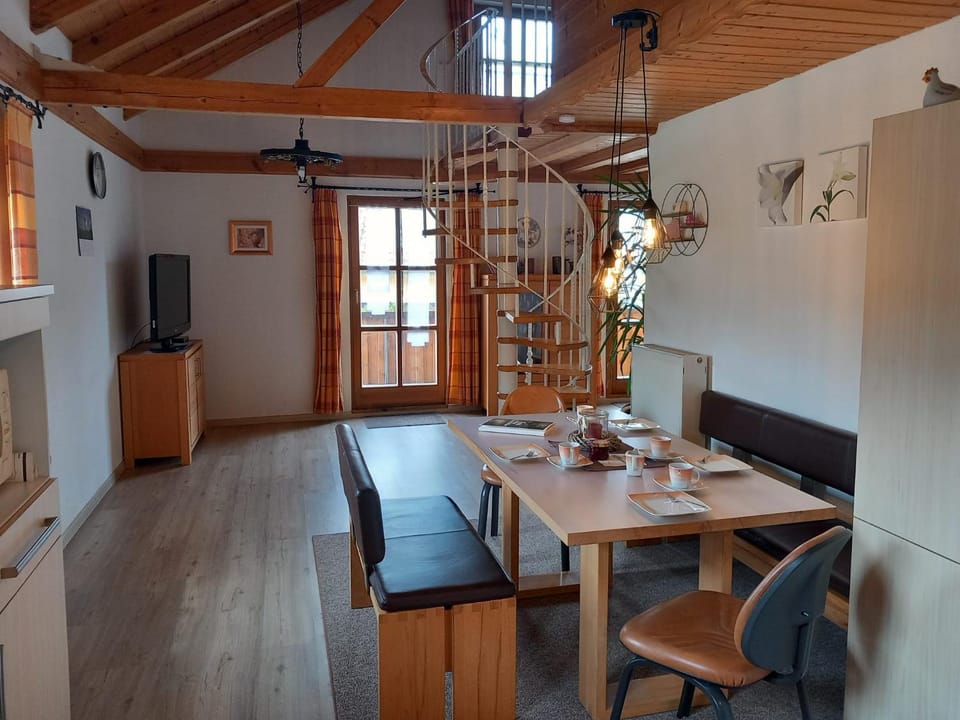 Living room, Dining area