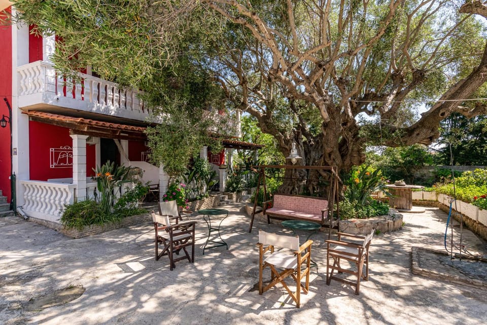 Facade/entrance, Garden