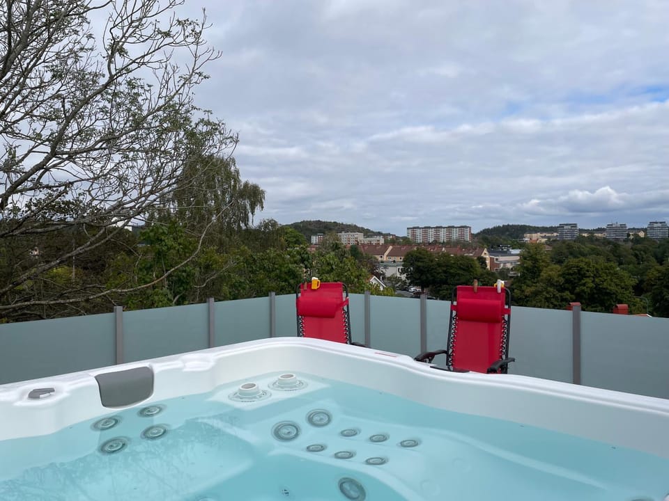 Property building, Hot Tub, View (from property/room), Spa and wellness centre/facilities, Open Air Bath