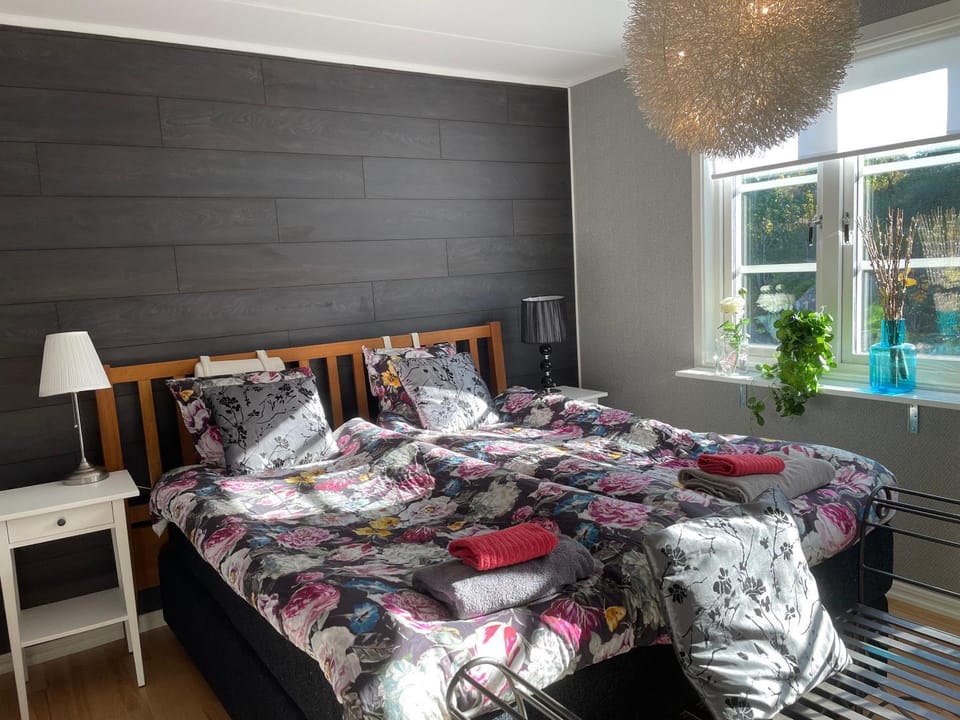 Property building, Bed, Photo of the whole room, Bedroom