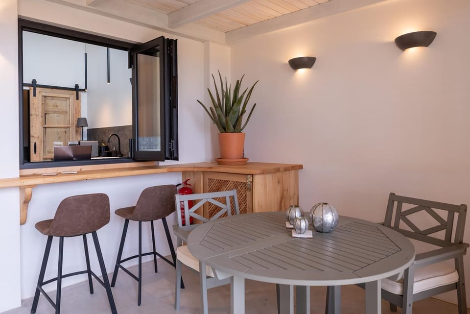 Seating area, Dining area