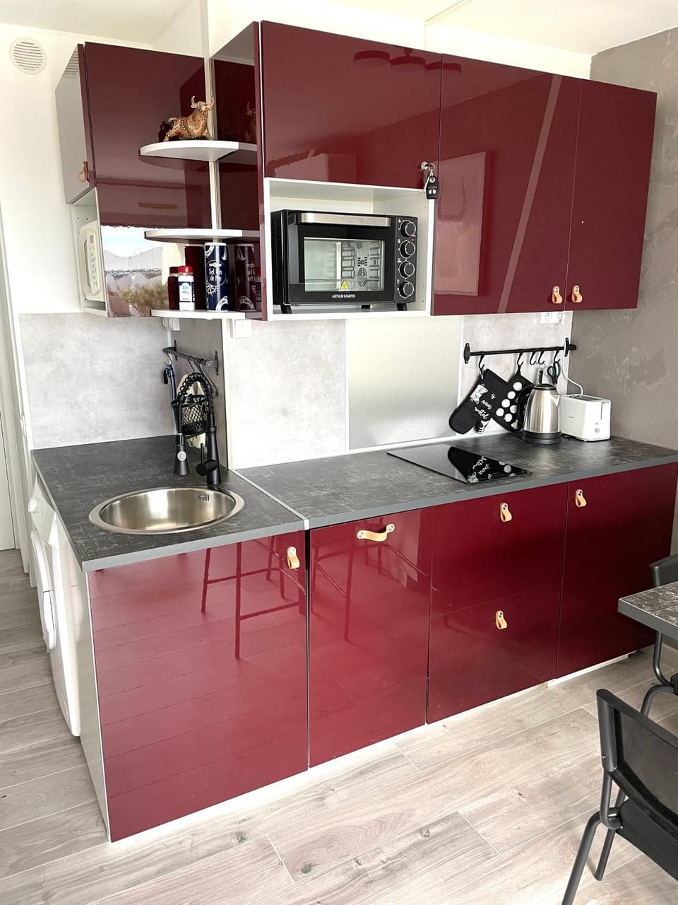 Kitchen or kitchenette