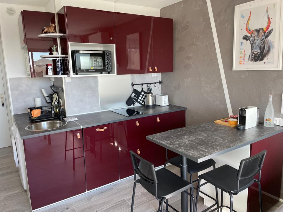 Kitchen or kitchenette