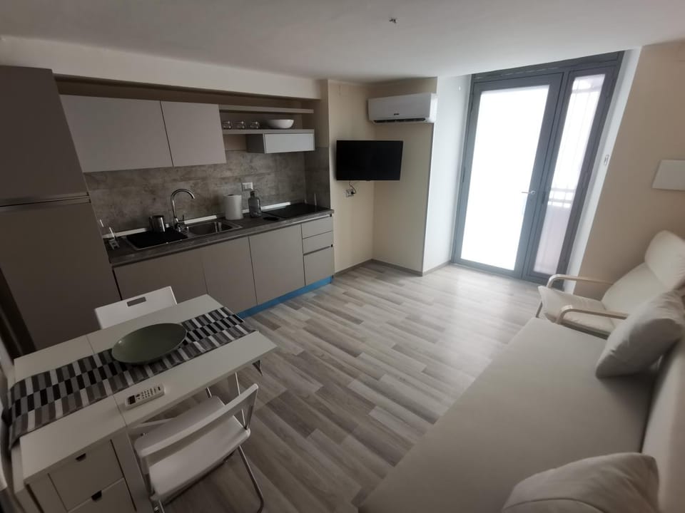 Living room, Dining area, Communal kitchen