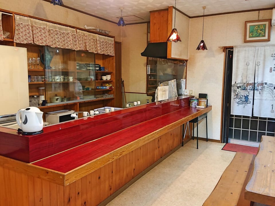 Dining area, kitchen