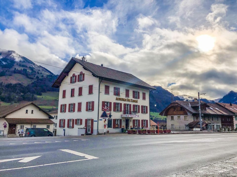 Property building, Neighbourhood, Location