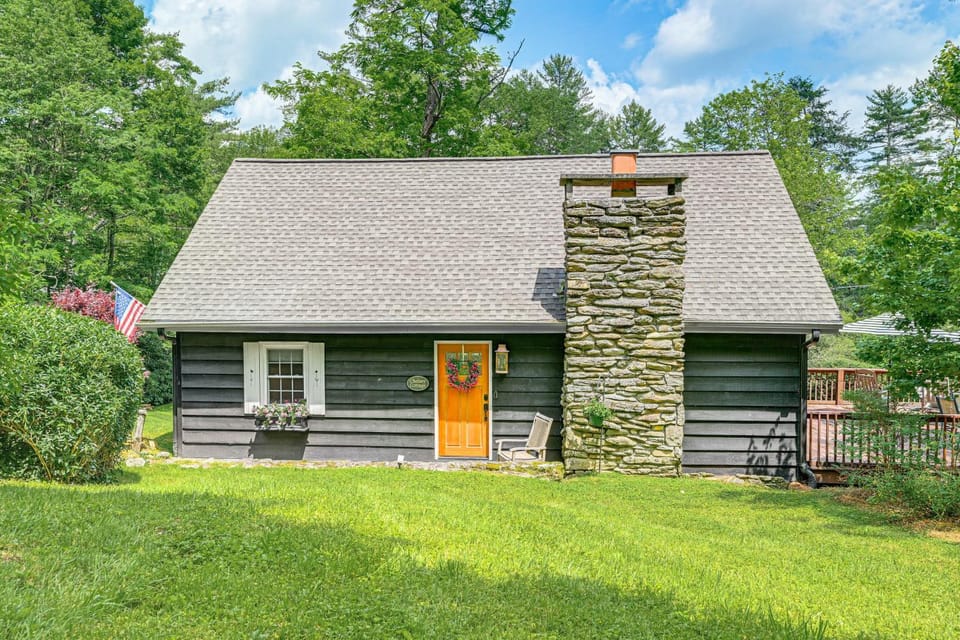 Enchanting Highlands Cottage w/ Pond & Waterfall House in Tennessee