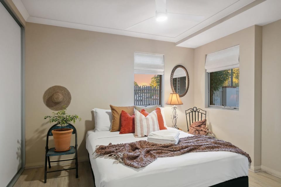 Bed, Decorative detail, Bedroom