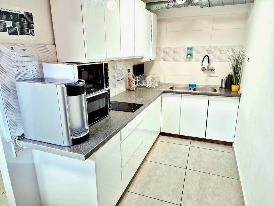 Kitchen or kitchenette, Kitchen or kitchenette