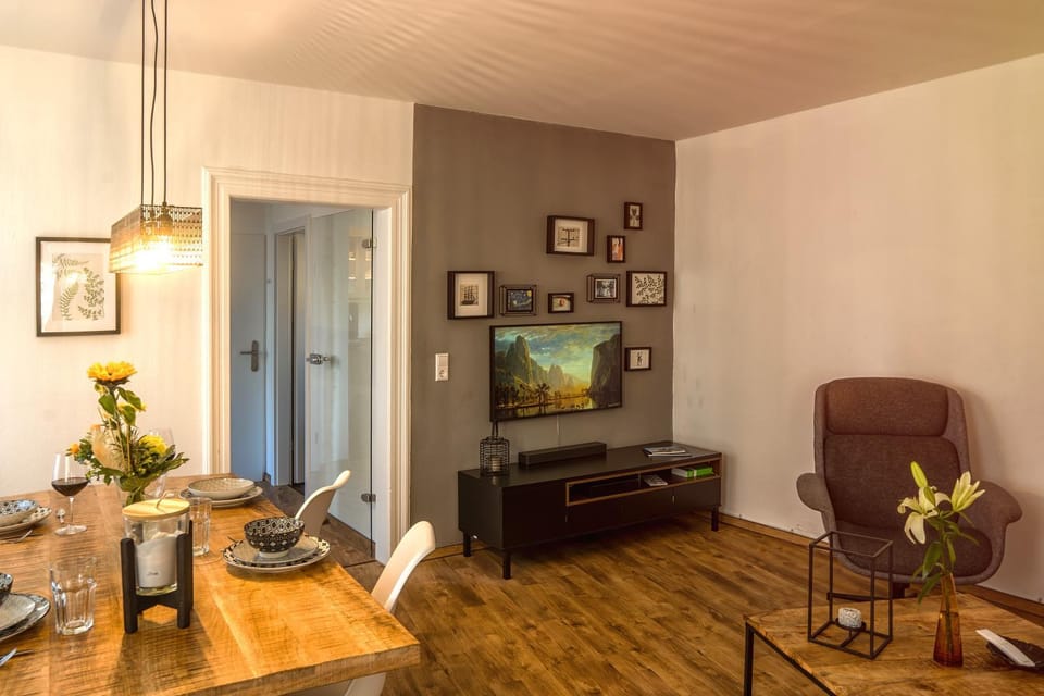 TV and multimedia, Living room, Dining area