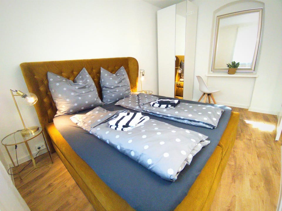Bed, Bedroom, wardrobe