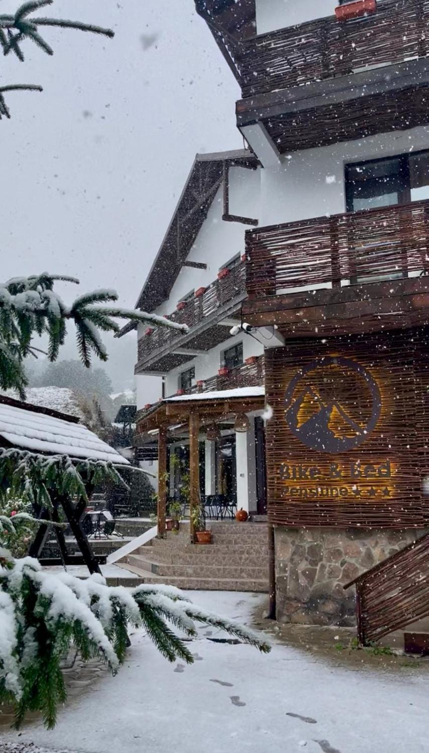 Pensiunea Bike&Bed Bed and Breakfast in Brașov County