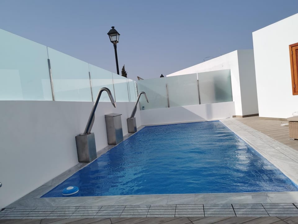Swimming pool, Swimming pool