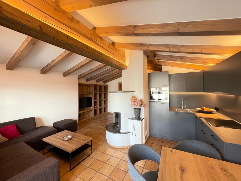 Kitchen or kitchenette, Living room, Seating area, Dining area