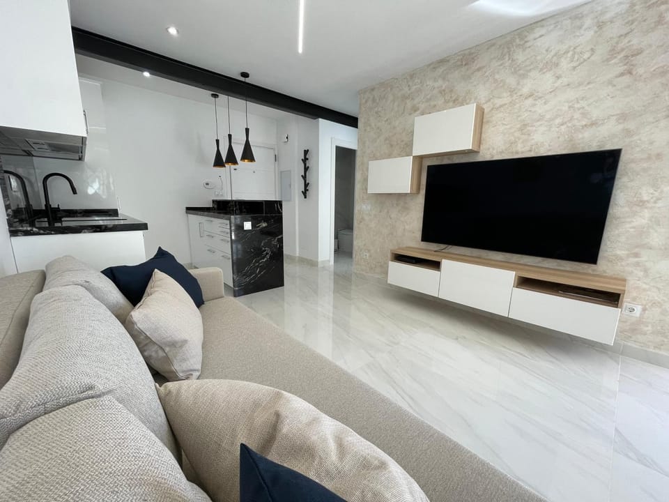Communal lounge/ TV room, TV and multimedia, Living room