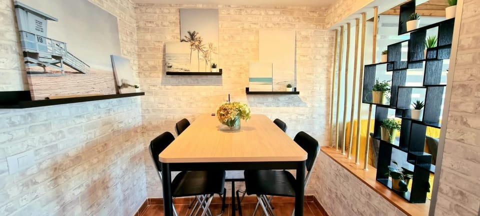 Seating area, Dining area