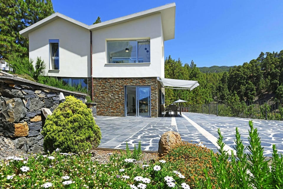 Property building, Facade/entrance, Off site