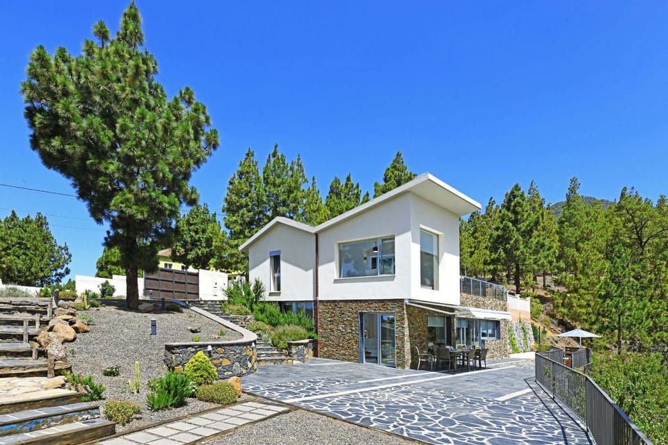 Property building, Facade/entrance, Off site